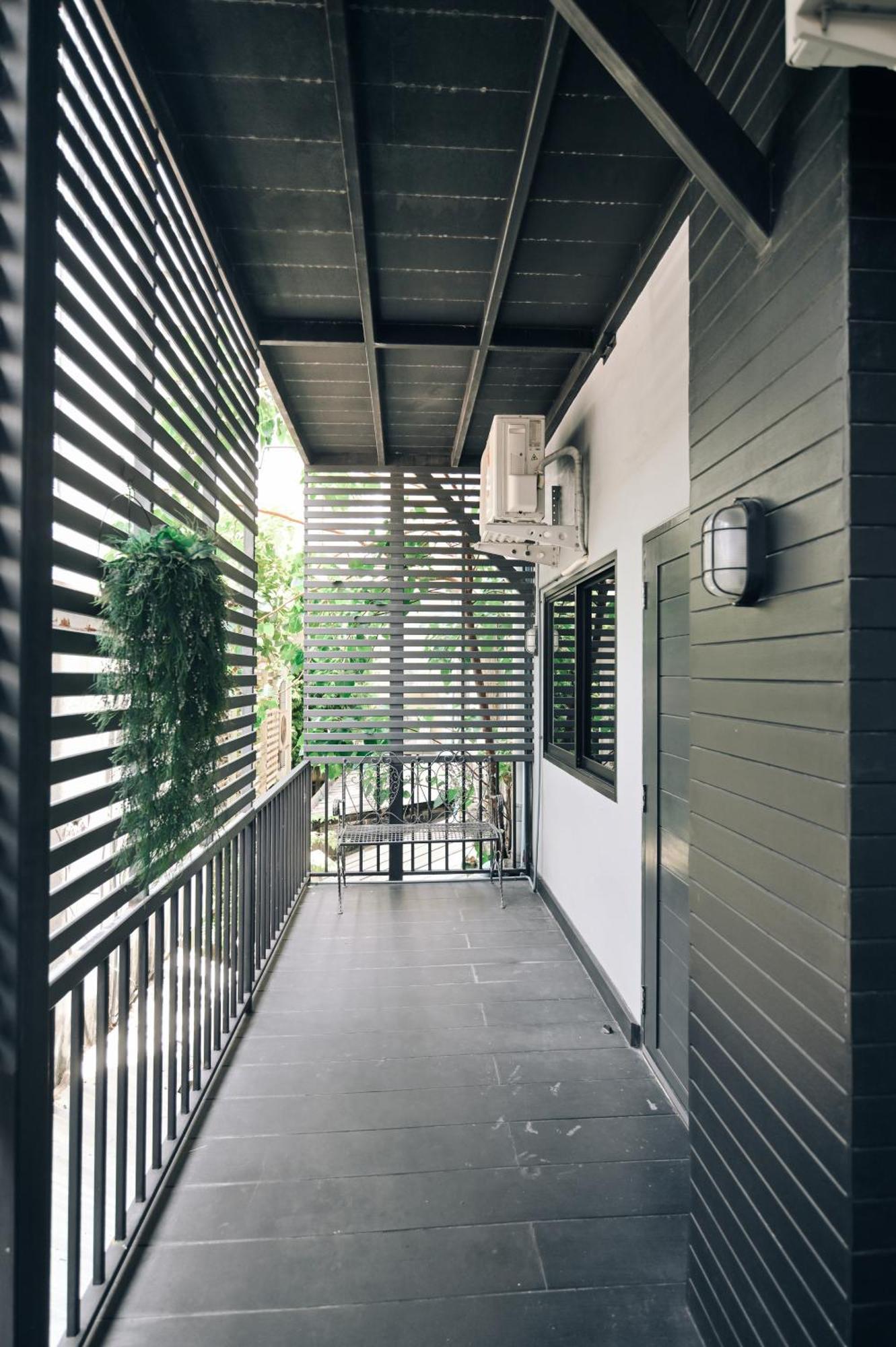 Castle Black Bangkok Exterior photo